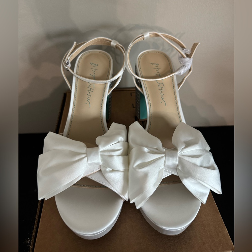 New and unworn! Elegant White Bow Heels by Betsey Johnson